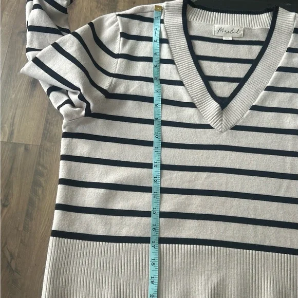Marled XL V-Neck Sweater with Cream and Black Stripes - Picture 7 of 13